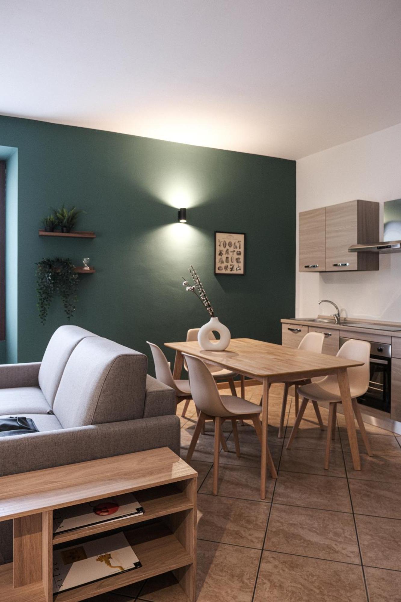 Charmescape Oldtown - 6 Min Walk To Berninaexpress Apartment Tirano Exterior photo